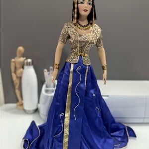 Franklin Heirloom Porcelain Doll 1989 Liz Taylor  Cleopatra, 23”